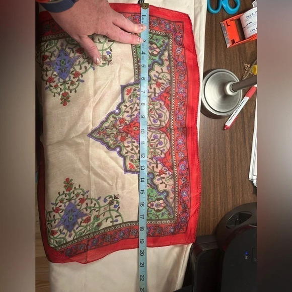 Floral silk scarf from India - Picture 6 of 9